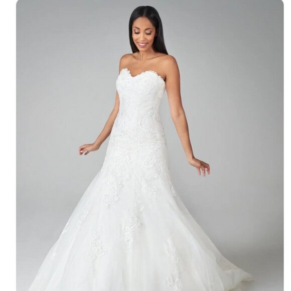 ANNA SORRANO "SUZETTE" STRAPLESS WEDDING GOWN WITH CHANTILLY EYELASH HEM - Picture 4 of 16